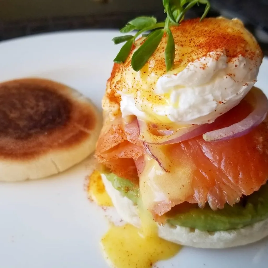 Eggs Benedict — plant-based or original dish photo